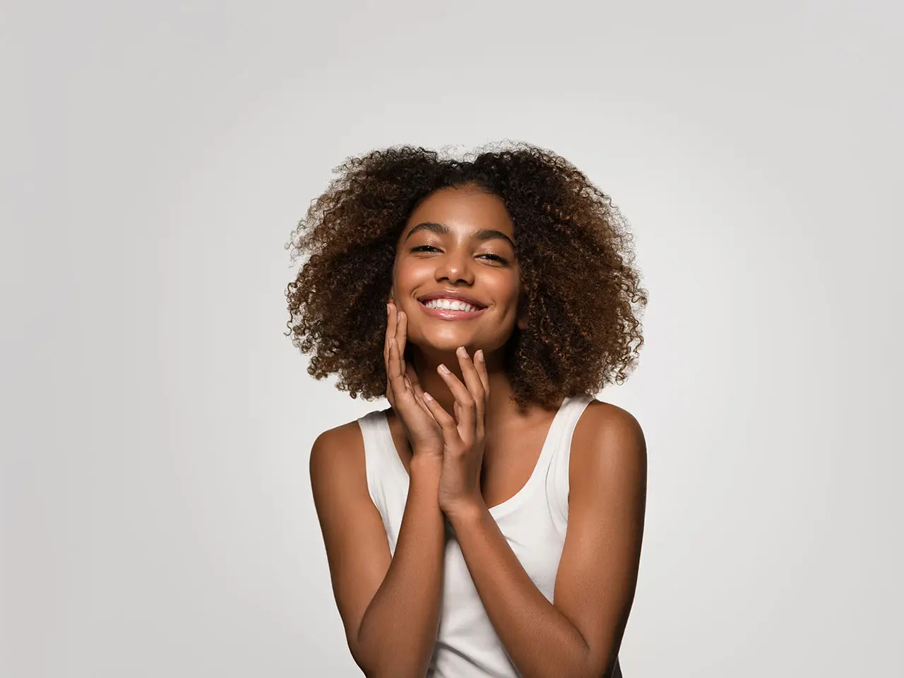 Teeth Whitening In Tampa: How To Brighten Your Smile Safely And Reduce Sensitivity